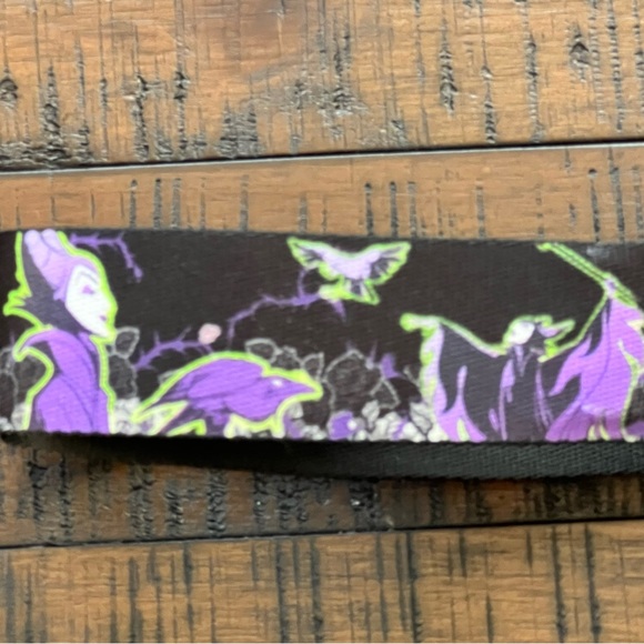 Disney Maleficent Seatbelt Belt - Picture 4 of 4